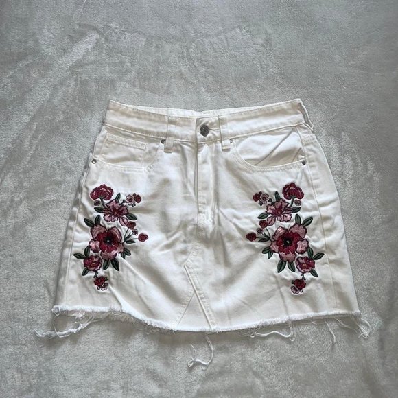 PacSun Dresses & Skirts - Pacsun White Embroidered Flower Denim Mini Skirt